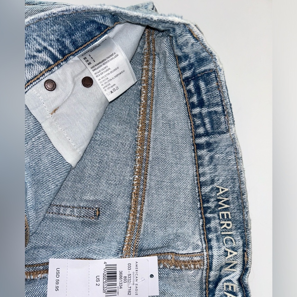 NWT American Eagle Skater Short frayed, raw edge hem Hi Rise jean shorts sz 2/26 - Picture 3 of 13